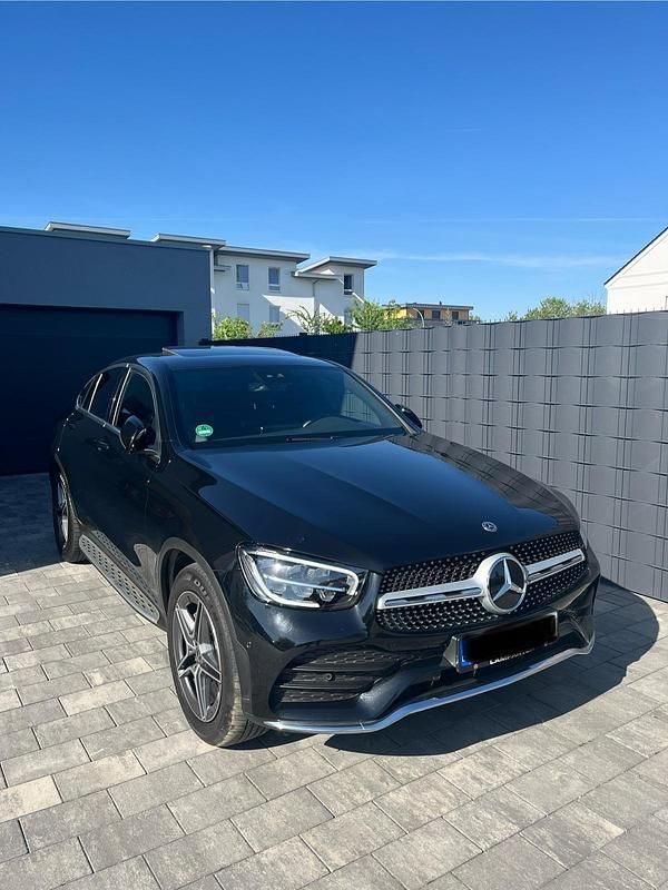 Schwarz Gebraucht 2021 Mercedes GLC220 AMG line Coupé | 47.900 € (Etwas zu teuer) - Bild 1/4
