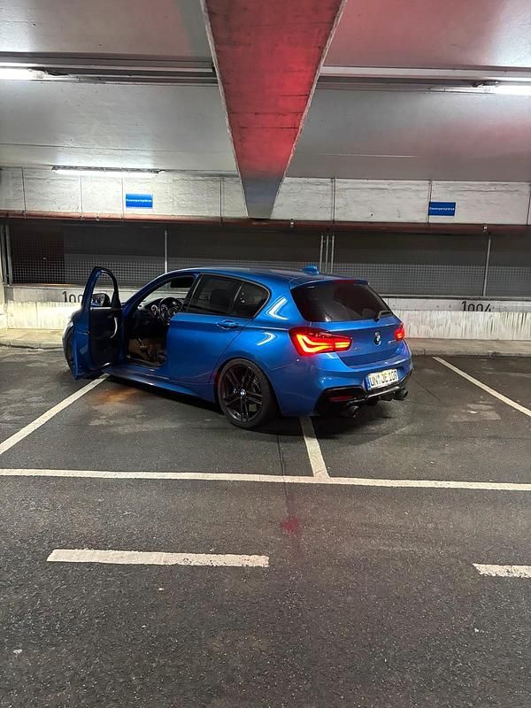 Blau Gebraucht 2019 BMW M140 M Sport Limousine | 29.500 € (Fairer Preis) - Bild 1/4