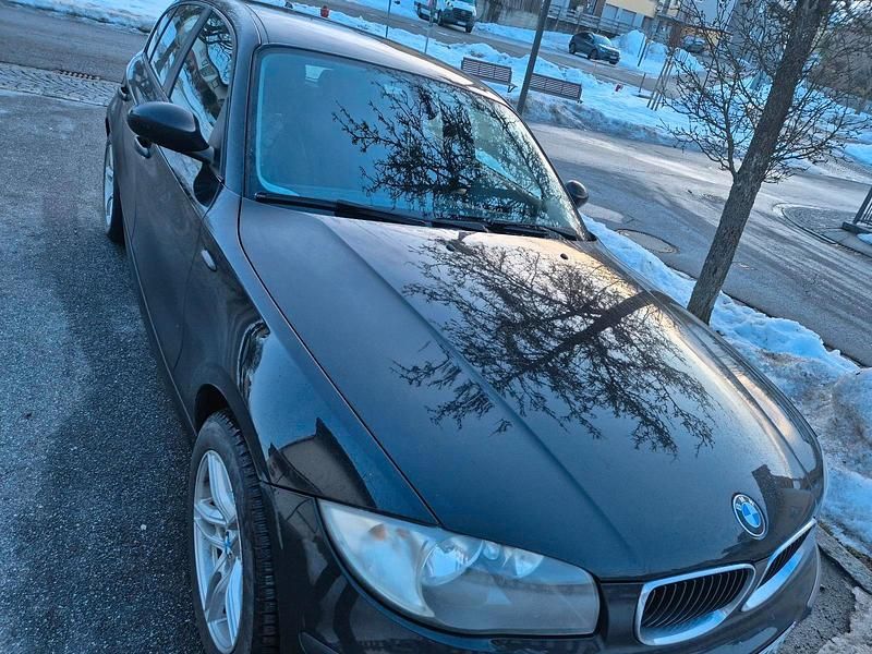 Gebraucht BMW 118 143 PS (105 kW) 2007 Schwarz Kleinwagen