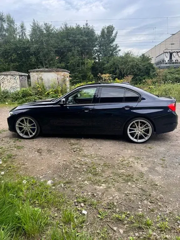 Gebraucht BMW 335 Luxury Line 306 PS (225 kW) 2011 Blau Limousine