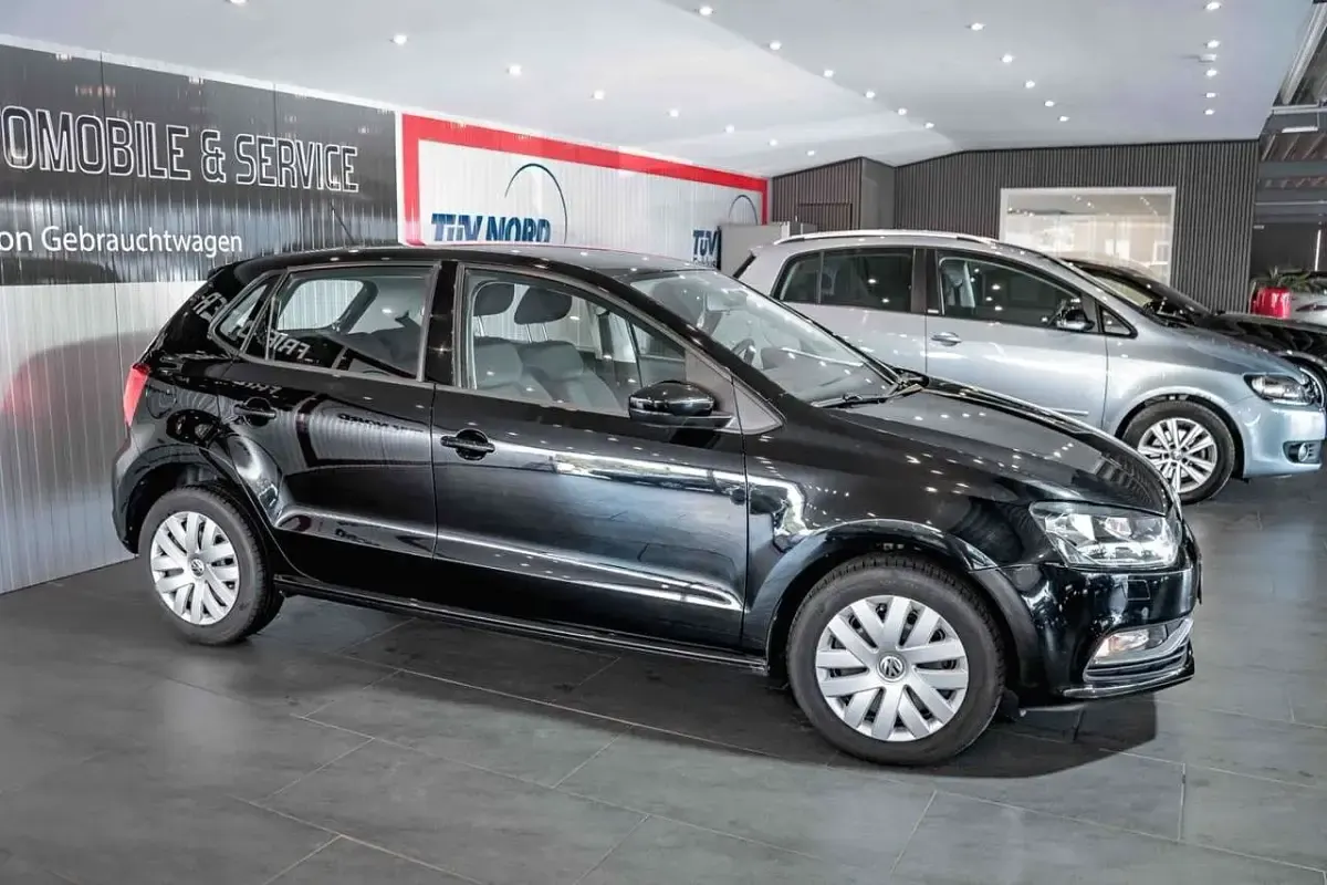 Gebraucht VW Polo Comfortline 90 PS (66 kW) 2015 Schwarz Limousine