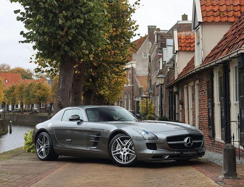 Grau Gebraucht 2022 Mercedes SLS AMG AMG Coupé | 362.940 € - Bild 1/4