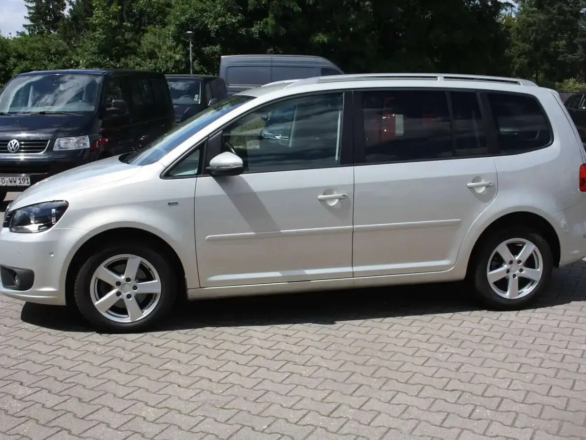Gebraucht VW Touran Cup 105 PS (77 kW) 2015 Silver leaf metallic Van / Kleinbus