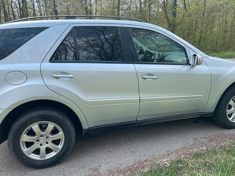 Gebraucht Mercedes ML320 224 PS (164 kW) 2006 Silber SUV