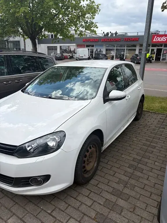 Gebraucht VW Golf VI Team 80 PS (58 kW) 2010 Weiß Kleinwagen