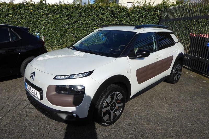 Weiß Gebraucht 2015 Citroën C4 Cactus Shine Edition Kleinwagen | 8.900 € (Fairer Preis) - Bild 1/4