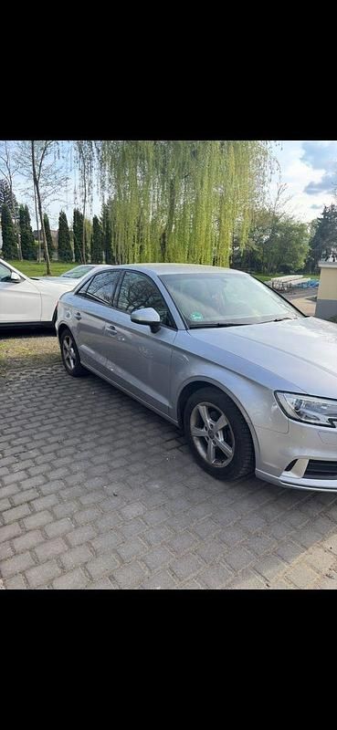 Second-hand Audi A3 116 CP (85 kW) 2018 Argintiu Berlinǎ