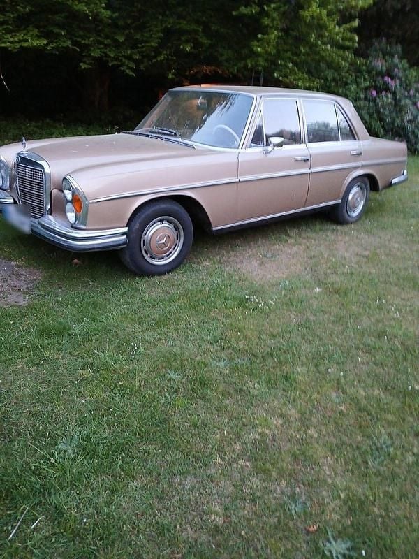 Gebraucht Mercedes 250 140 PS (102 kW) 1967 Gold Limousine