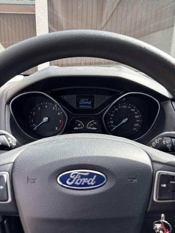 Gebraucht Ford Focus Ambiente 101 PS (74 kW) 2015 Blau Kleinwagen