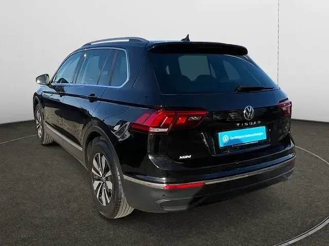 Gebraucht VW Tiguan Move 122 PS (89 kW) 2023 Schwarz SUV