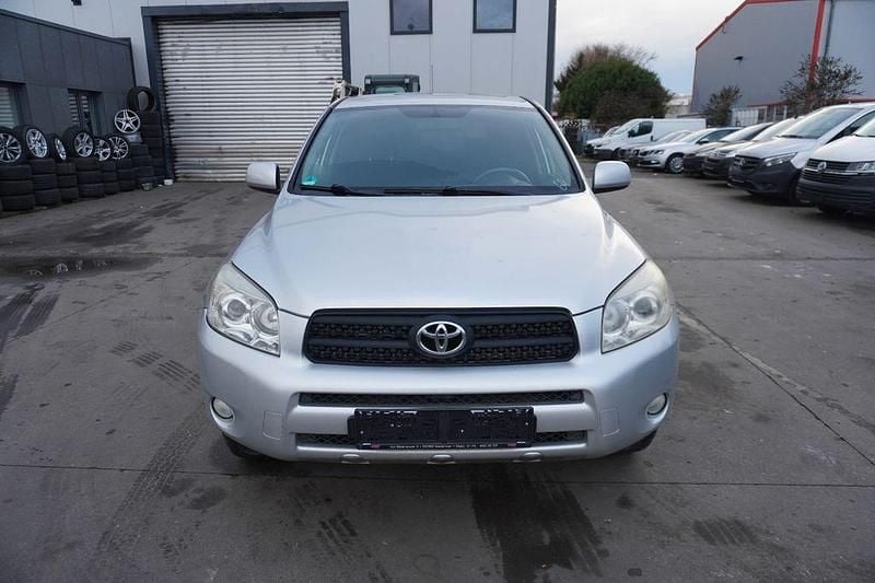 Grau Gebraucht 2006 Toyota RAV4 SUV | 7.900 € (Fairer Preis) - Bild 1/2