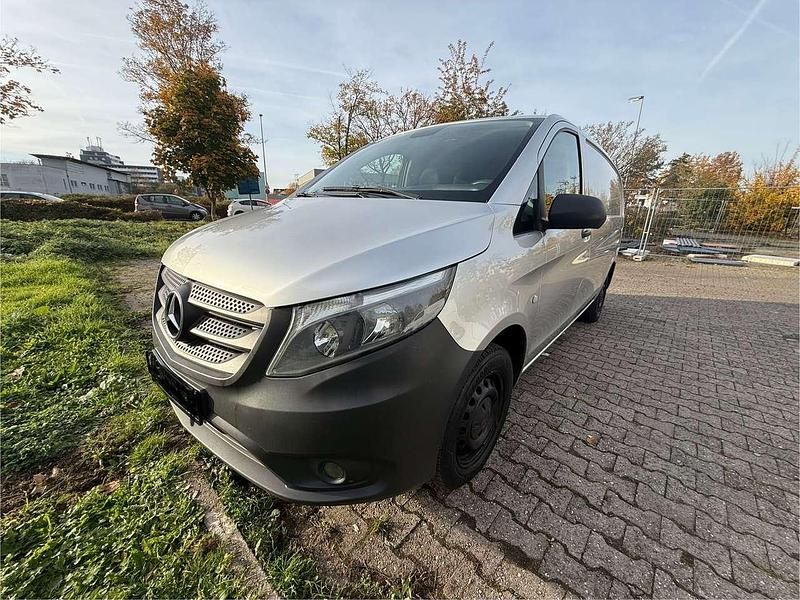 Silber Gebraucht 2016 Mercedes Vito Van | 8.399 € - Bild 1/4