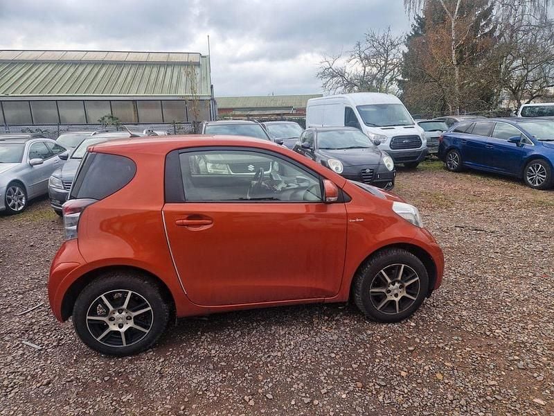Gebraucht Toyota iQ Basis 68 PS (50 kW) 2013 Orange Kleinwagen