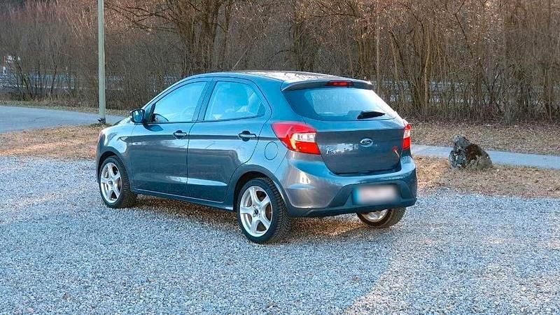 Gebraucht Ford Ka Plus 86 PS (63 kW) 2016 Grau Kleinwagen