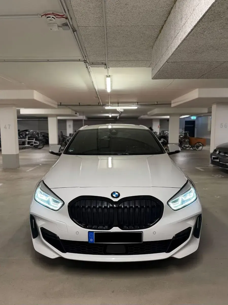 Gebraucht BMW 120 M Sport 190 PS (139 kW) 2021 Weiß Limousine