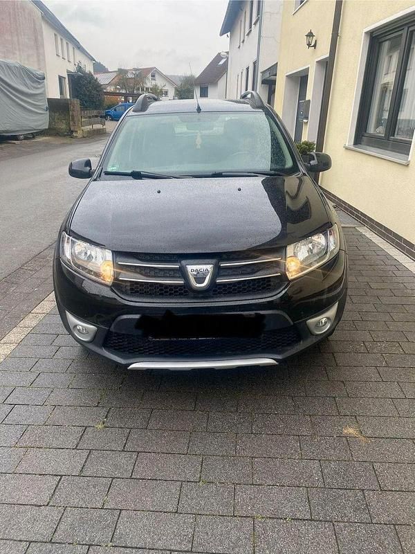 Schwarz Gebraucht 2014 Dacia Sandero Stepway Ambiance Limousine | 6.190 € (Fairer Preis) - Bild 1/3