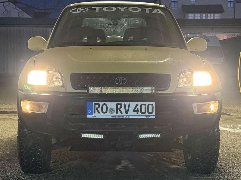Gebraucht Toyota RAV4 Cool 128 PS (94 kW) 2000 Gold SUV