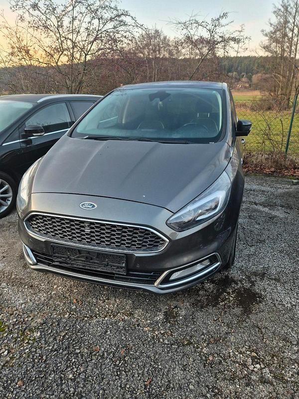 Grau Gebraucht 2017 Ford S-MAX S Van / Kleinbus | 7.600 € (Fairer Preis) - Bild 1/4
