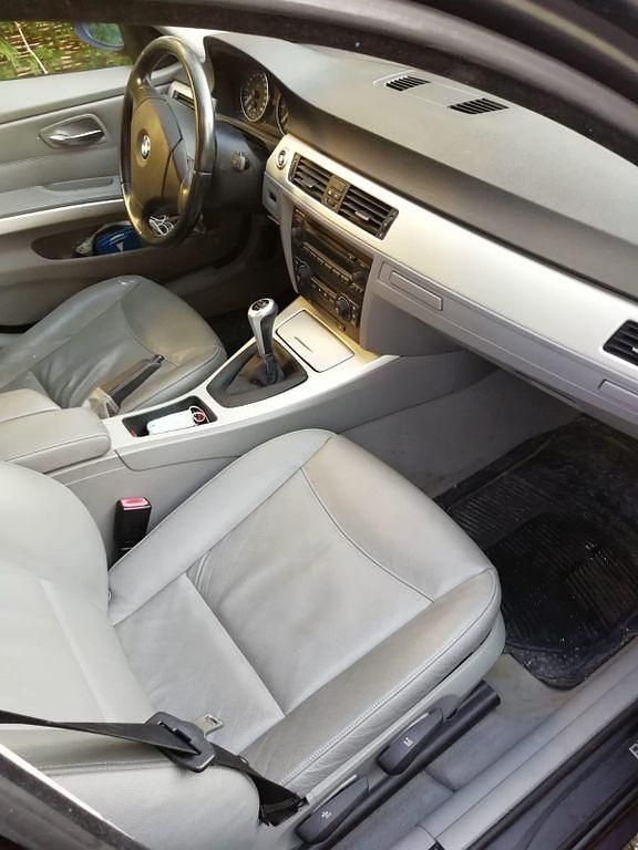 Grau Gebraucht 2006 BMW 318 Limousine | 3.000 € (Guter Preis) - Bild 1/4