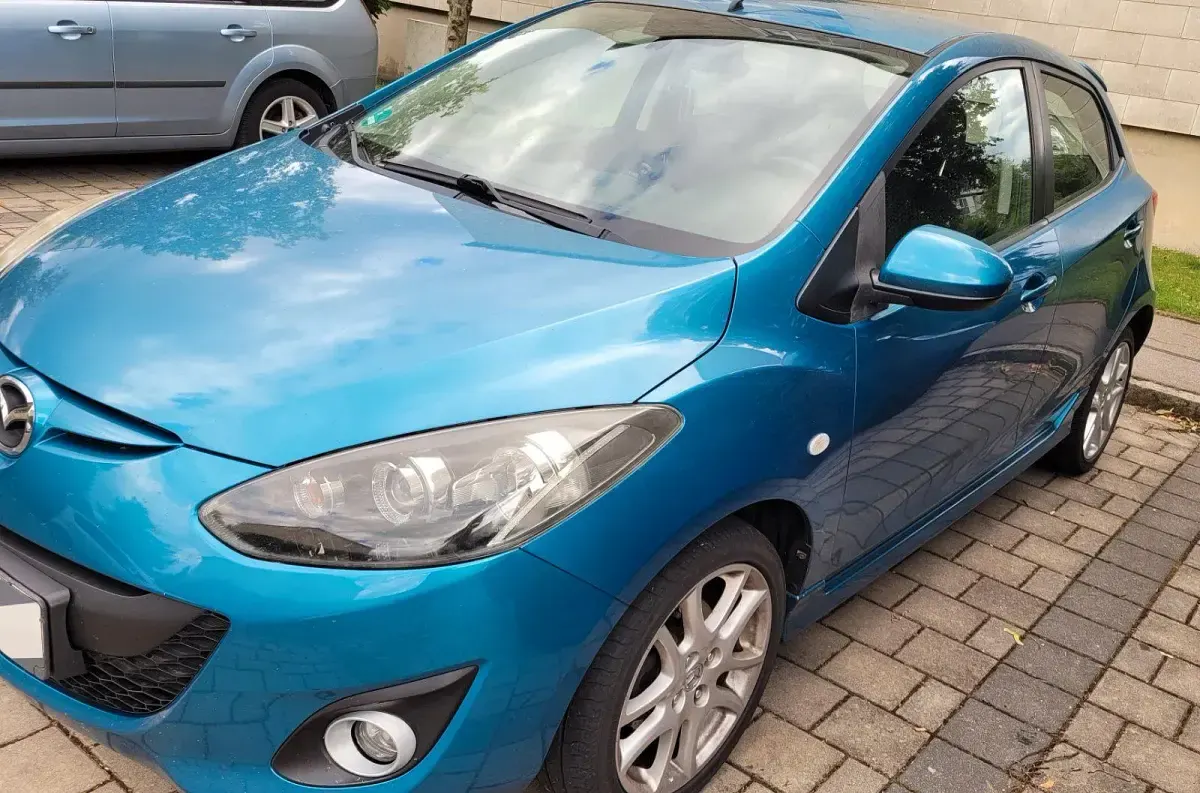 Gebraucht Mazda 2 Inclusive 102 PS (75 kW) 2011 Blau Kleinwagen