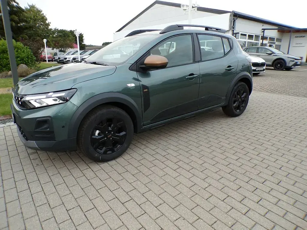 Neu Dacia Sandero Extreme 122 PS (89 kW) 2026 Grün SUV