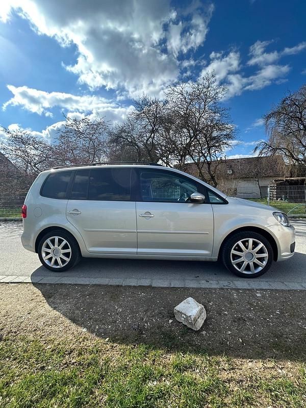 Gebraucht VW Touran 140 PS (102 kW) 2011 Silber Van / Kleinbus