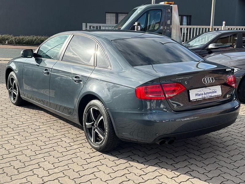 Gebraucht Audi A4 Attraction 120 PS (88 kW) 2009 Grau Limousine