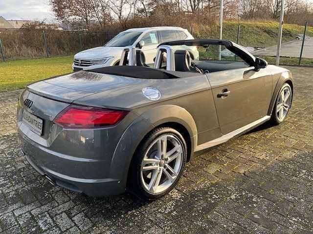 Gebraucht Audi TT Roadster Sport 245 PS (180 kW) 2022 Chronosgrau (metallic) Cabrio