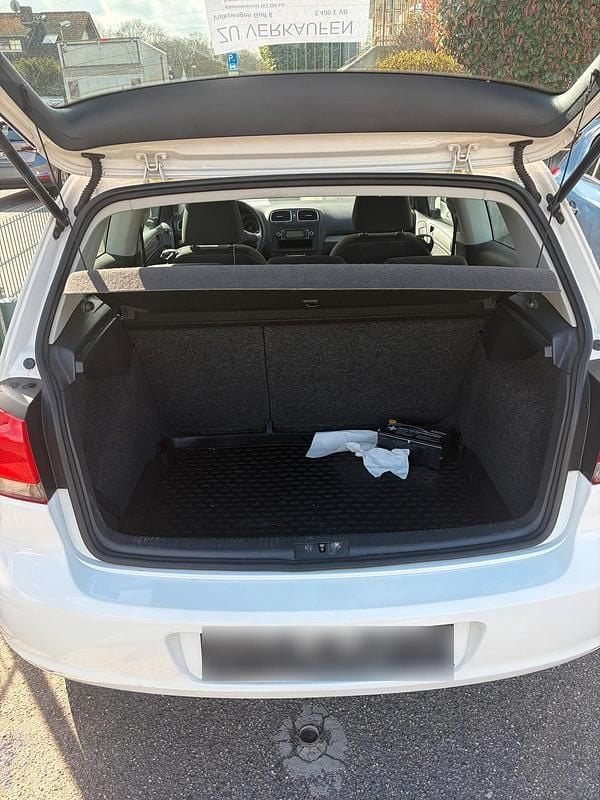 Gebraucht VW Golf VI 86 PS (63 kW) 2011 Weiß Kleinwagen