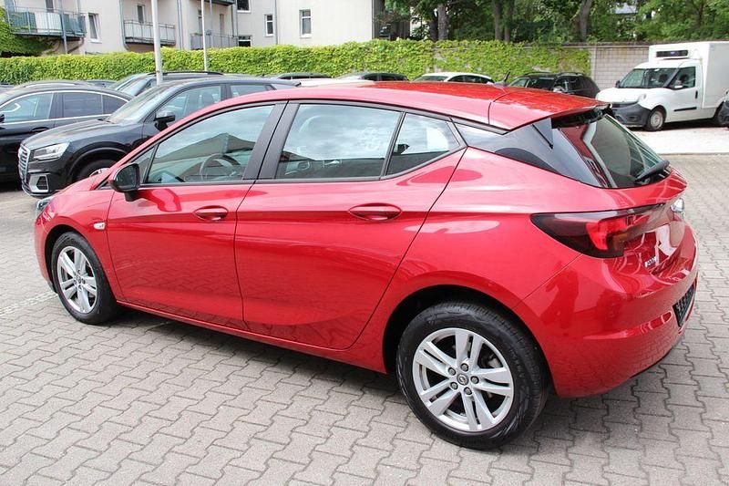 Gebraucht Opel Astra Edition 110 PS (80 kW) 2021 Rot Limousine
