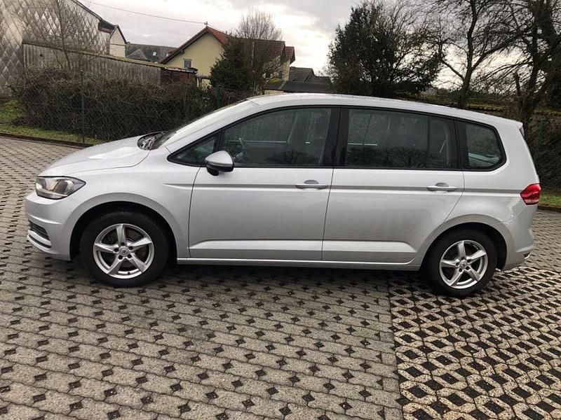 Gebraucht VW Touran 116 PS (85 kW) 2017 Silber Van / Kleinbus