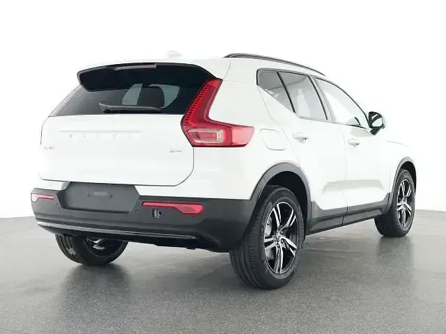 Gebraucht Volvo XC40 Plus 197 PS (144 kW) 2025 Weiß SUV