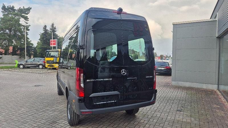 Neu Mercedes Sprinter 190 PS (139 kW) 2025 Schwarz Van
