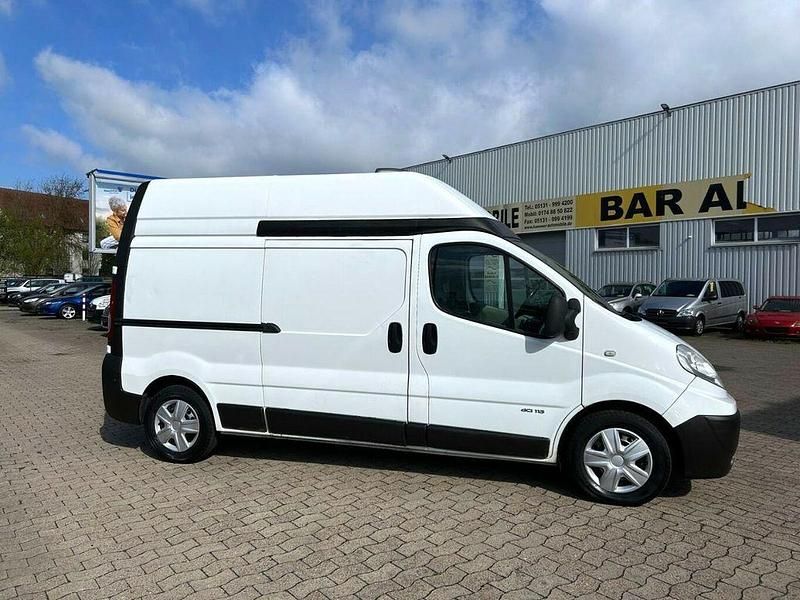 Gebraucht Renault Trafic 114 PS (83 kW) 2010 Weiß Van / Kleinbus