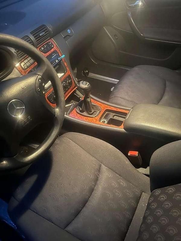 Gebraucht Mercedes 180 143 PS (105 kW) 2003 Limousine