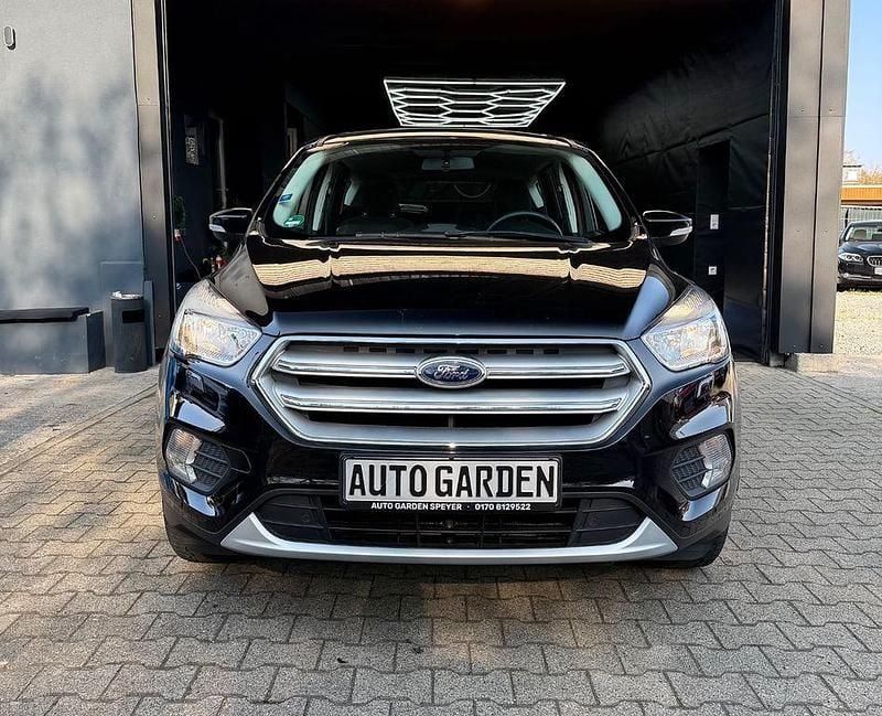 Gebraucht Ford Kuga Trend 120 PS (88 kW) 2019 Schwarz SUV
