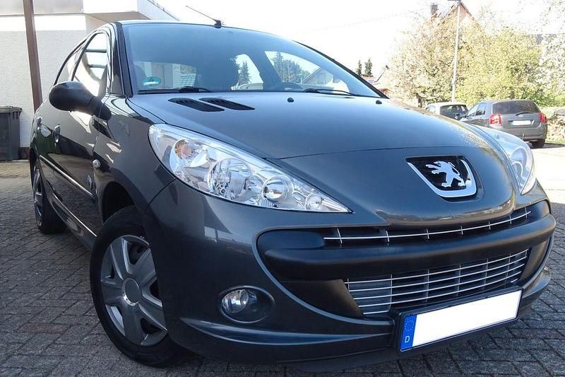 Gebraucht Peugeot 206+ 68 PS (50 kW) 2012 Grau Kleinwagen