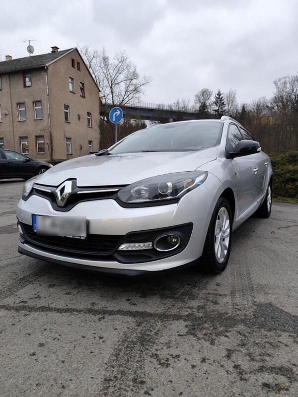 Grau Gebraucht 2015 Renault Mégane III Limousine | 6.900 € (Fairer Preis) - Bild 1/4