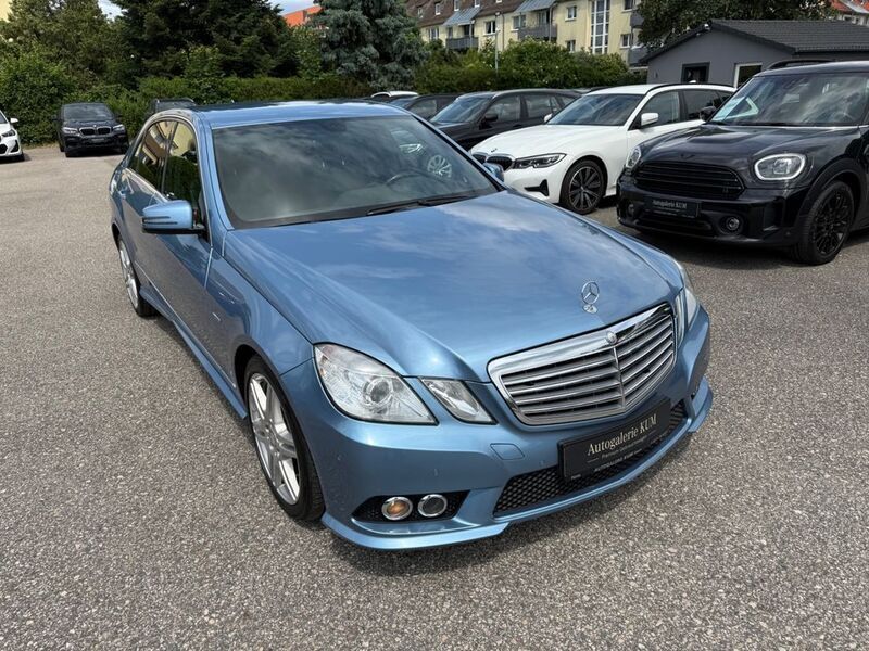 Blau Gebraucht 2011 Mercedes E350 AMG line Limousine | 12.500 € (Etwas zu teuer) - Bild 1/4