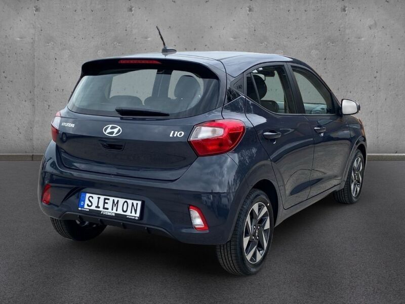 Gebraucht Hyundai i10 Trend 63 PS (46 kW) 2024 Schwarz Kleinwagen