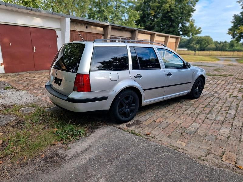 Silber Gebraucht 2006 VW Golf V Kombi | 2.222 € (Fairer Preis) - Bild 1/4