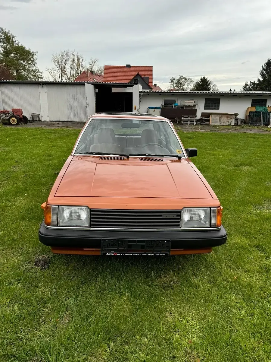 Gebraucht Mazda 323 60 PS (44 kW) 1981 Gold Limousine