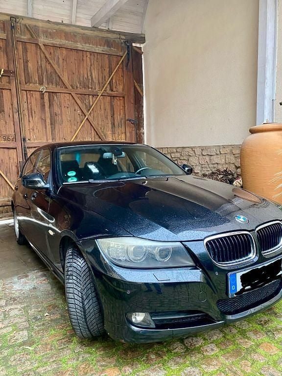 Schwarz Gebraucht 2009 BMW 320 M Sport Limousine | 7.490 € (Fairer Preis) - Bild 1/4