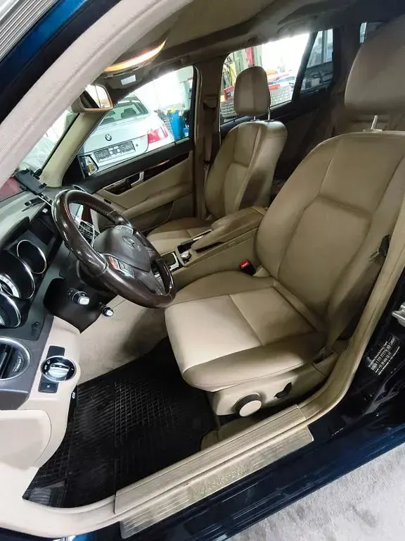 Gebraucht Mercedes C220 170 PS (125 kW) 2013 Blau Limousine
