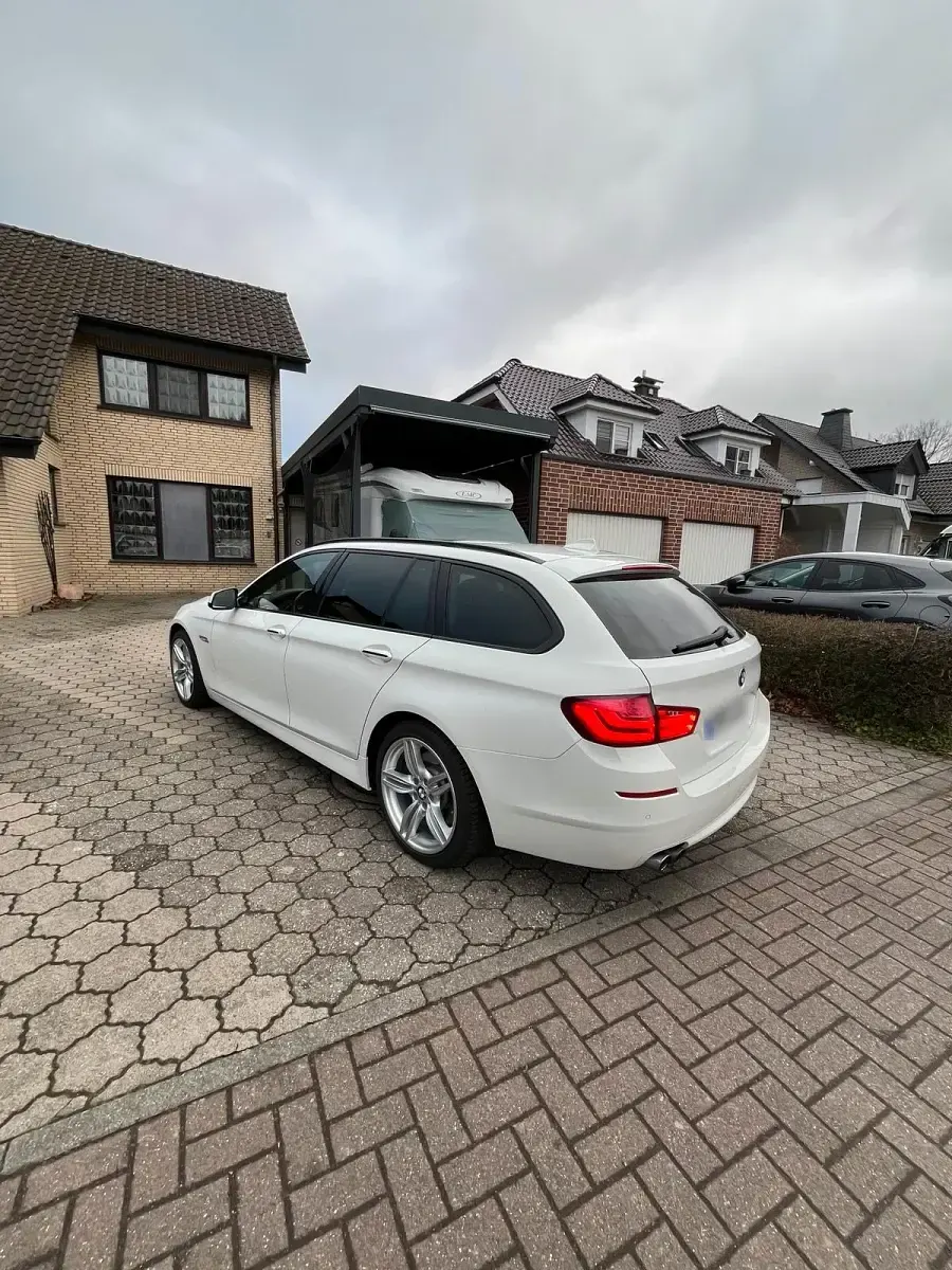 Gebraucht BMW 530 Comfort Edition 258 PS (189 kW) 2011 Weiß Kombi