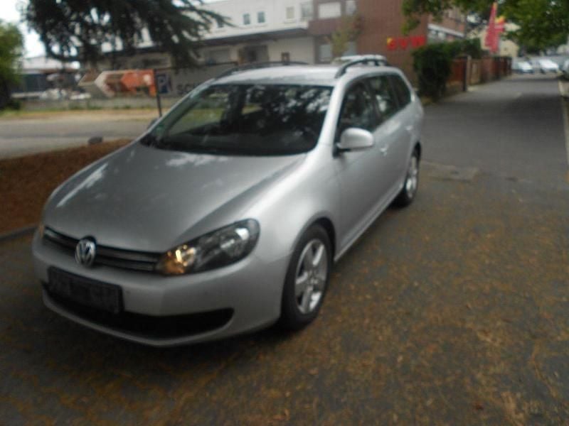 Silber Gebraucht 2012 VW Golf VI Comfortline Kombi | 3.700 € (Etwas zu teuer) - Bild 1/4