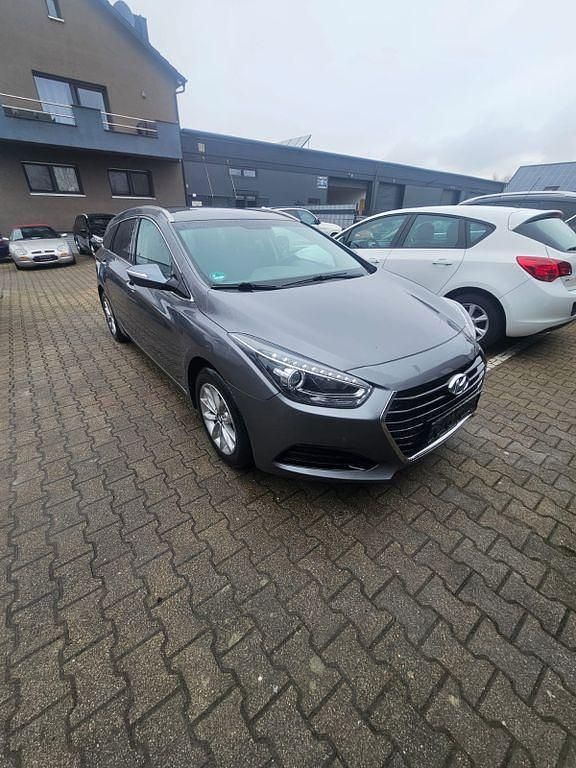 Gebraucht Hyundai i40 Trend 141 PS (103 kW) 2016 Silber Kombi