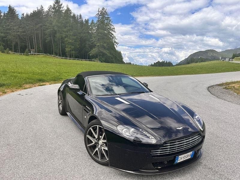 Schwarz Gebraucht 2012 Aston Martin V8 Vantage Coupé | 72.000 € (Guter Preis) - Bild 1/4