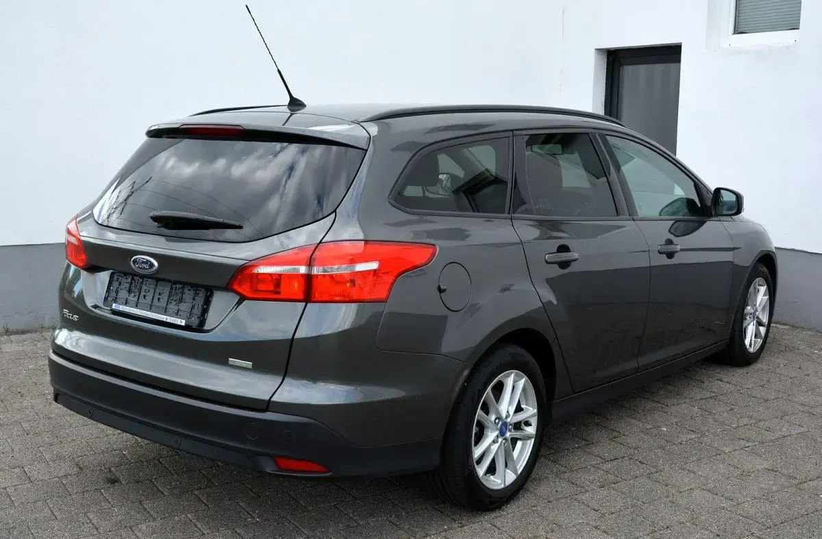 Usata Ford Focus Business Edition 125 CV (91 kW) 2016 Grigio Station wagon