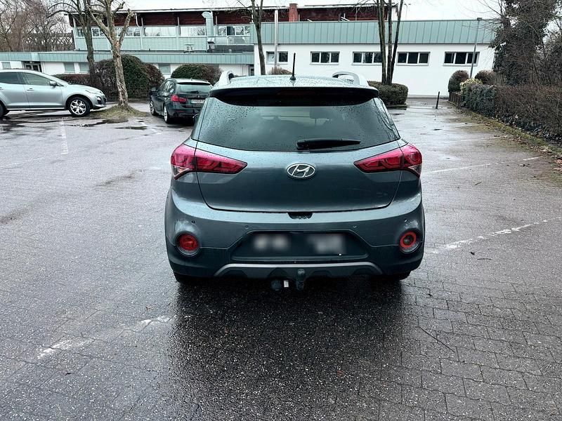 Gebraucht Hyundai i20 Active 101 PS (74 kW) 2017 Grau Kleinwagen